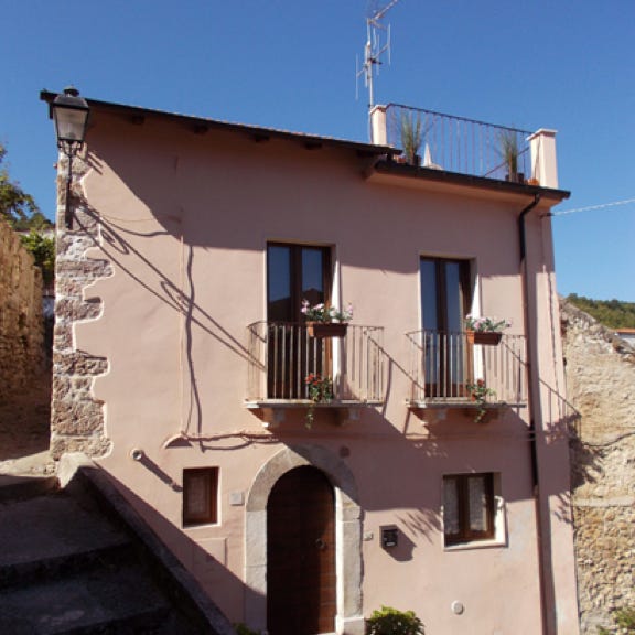 Casa Rosa, self catering holiday accommodation in Abruzzo, Italy